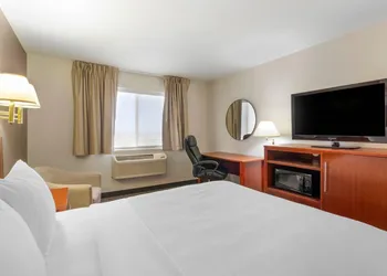 Quality Inn & Suites Fillmore I-15 hotel thumbnail 8