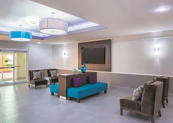 La Quinta Inn & Suites by Wyndham Port Lavaca hotel thumbnail 3