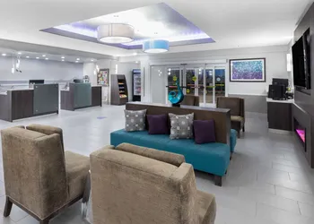 La Quinta Inn & Suites by Wyndham Port Lavaca hotel thumbnail 4