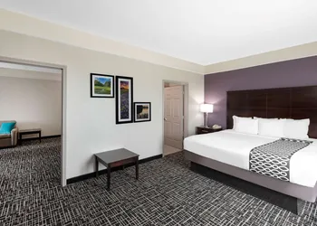 La Quinta Inn & Suites by Wyndham Port Lavaca hotel thumbnail 8