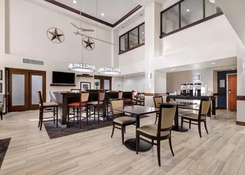 Hampton Inn Victoria hotel thumbnail 2