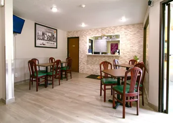 Super 8 by Wyndham Red Wing hotel thumbnail 2