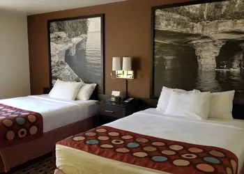 Super 8 by Wyndham Ashland hotel thumbnail 4