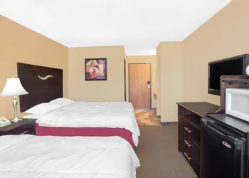 Super 8 by Wyndham Sheboygan WI hotel thumbnail 3