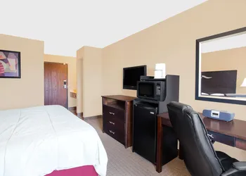 Super 8 by Wyndham Sheboygan WI hotel thumbnail 7