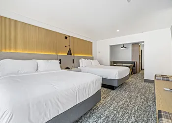 The Evergreen Hotel hotel thumbnail 3