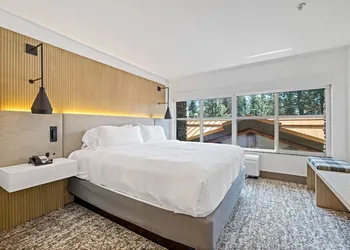 The Evergreen Hotel hotel thumbnail 4