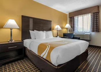 Quality Inn & Suites Warren hotel thumbnail 5