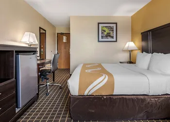Quality Inn & Suites Warren hotel thumbnail 7
