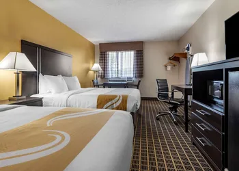 Quality Inn & Suites Warren hotel thumbnail 8