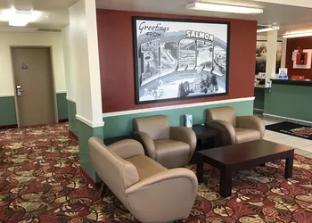 Super 8 by Wyndham Salmon hotel thumbnail 4