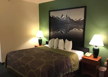 Super 8 by Wyndham Salmon hotel thumbnail 5