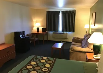 Super 8 by Wyndham Salmon hotel thumbnail 7