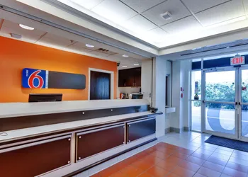 Motel 6 Lewisville, TX - Dallas hotel thumbnail 2