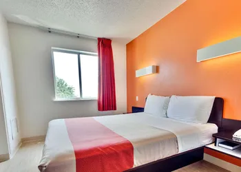 Motel 6 Lewisville, TX - Dallas hotel thumbnail 4