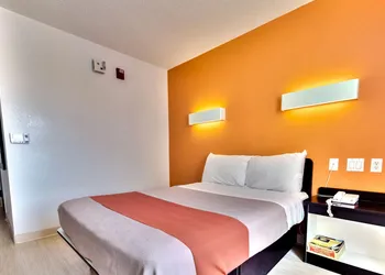 Motel 6 Lewisville, TX - Dallas hotel thumbnail 5