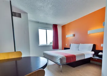 Motel 6 Lewisville, TX - Dallas hotel thumbnail 7
