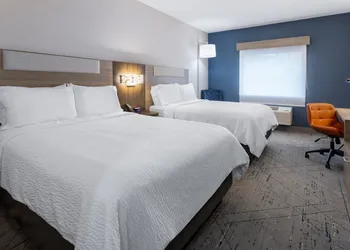 Holiday Inn Express & Suites Center Township by IHG hotel thumbnail 4