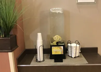 Comfort Suites Monaca hotel thumbnail 4