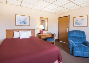 Super 8 by Wyndham Abilene KS hotel thumbnail 4