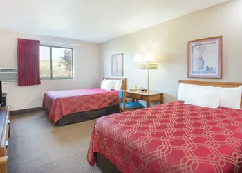 Super 8 by Wyndham Abilene KS hotel thumbnail 6