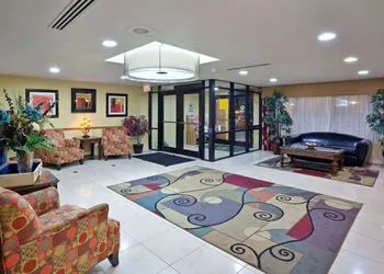 La Quinta Inn & Suites by Wyndham Salina hotel thumbnail 2