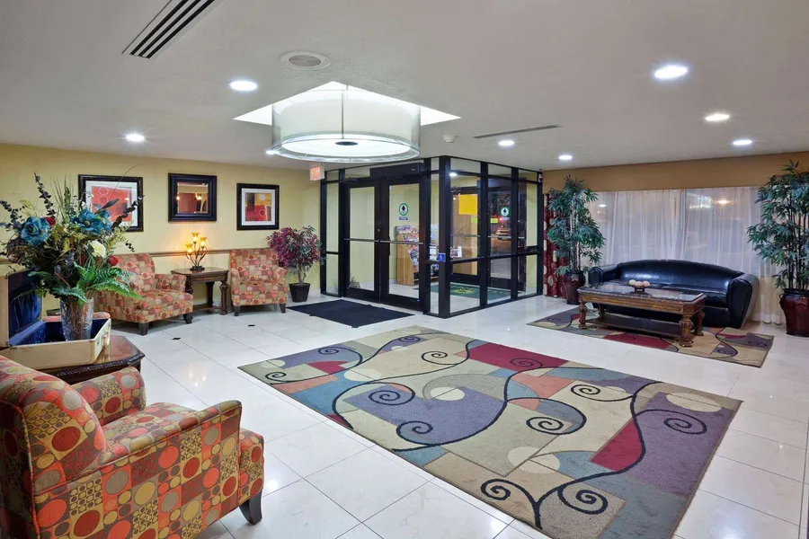 La Quinta Inn & Suites by Wyndham Salina hotel detail image 2