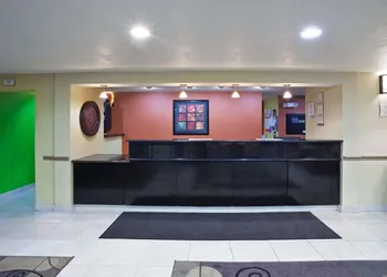 La Quinta Inn & Suites by Wyndham Salina hotel thumbnail 5