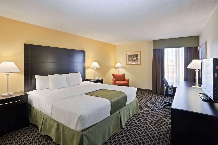 La Quinta Inn & Suites by Wyndham Salina hotel detail image 6