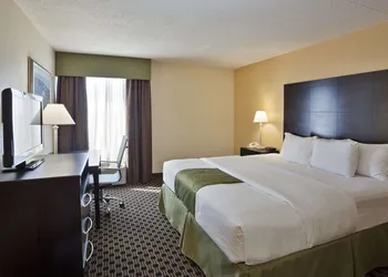 La Quinta Inn & Suites by Wyndham Salina hotel thumbnail 7
