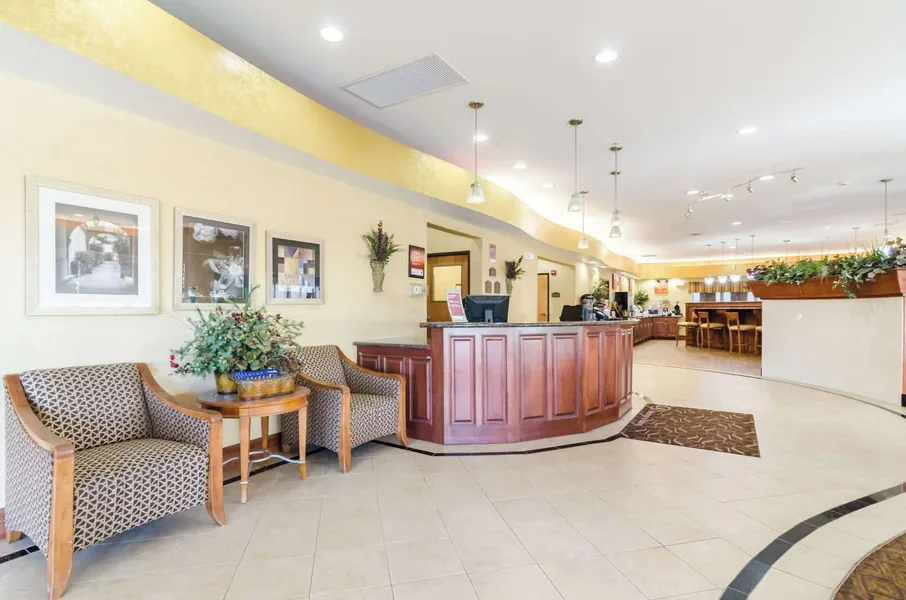 Comfort Suites Salina South hotel detail image 6