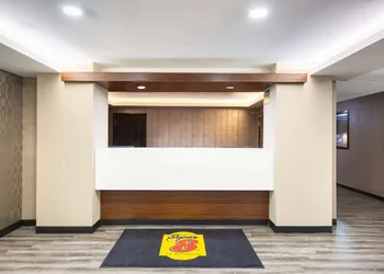 Super 8 by Wyndham Salina I-70 hotel thumbnail 2