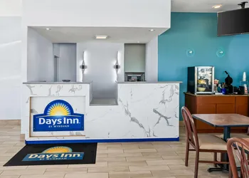 Days Inn by Wyndham Salina South hotel thumbnail 2