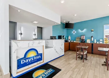 Days Inn by Wyndham Salina South hotel thumbnail 3