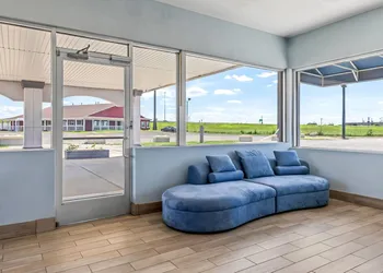 Days Inn by Wyndham Salina South hotel thumbnail 4