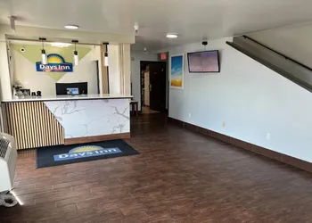 Days Inn by Wyndham Salina I-70 hotel thumbnail 2
