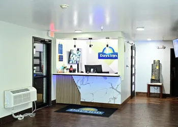 Days Inn by Wyndham Salina I-70 hotel thumbnail 3