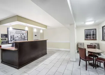Super 8 by Wyndham Dandridge hotel thumbnail 3