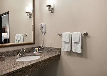 Comfort Suites Hudson I-94 hotel thumbnail 8