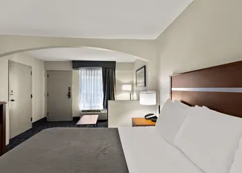 Quality Inn Dandridge hotel thumbnail 8