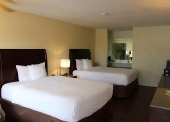 Executive Inn & Suites hotel thumbnail 2