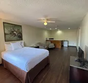 Executive Inn & Suites hotel detail image 5