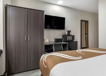 Quality Inn & Suites Longview I-20 hotel thumbnail 4