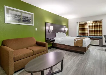 Quality Inn & Suites Longview I-20 hotel thumbnail 7