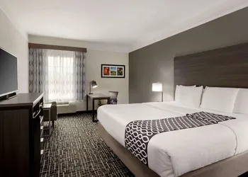 La Quinta Inn & Suites by Wyndham I-20 Longview South hotel thumbnail 4