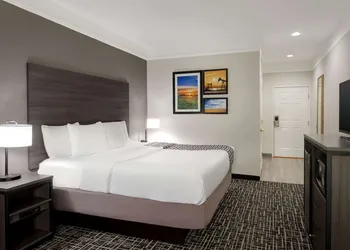 La Quinta Inn & Suites by Wyndham I-20 Longview South hotel thumbnail 6