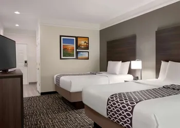 La Quinta Inn & Suites by Wyndham I-20 Longview South hotel thumbnail 7