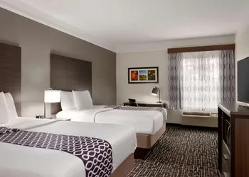 La Quinta Inn & Suites by Wyndham I-20 Longview South hotel thumbnail 8