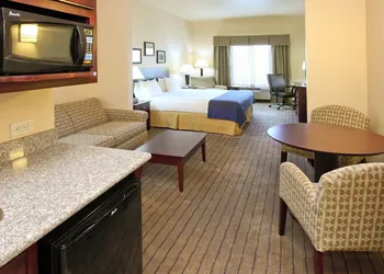 Holiday Inn Express & Suites Marshall by IHG hotel thumbnail 4