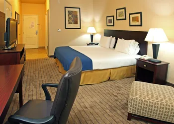 Holiday Inn Express & Suites Marshall by IHG hotel thumbnail 6